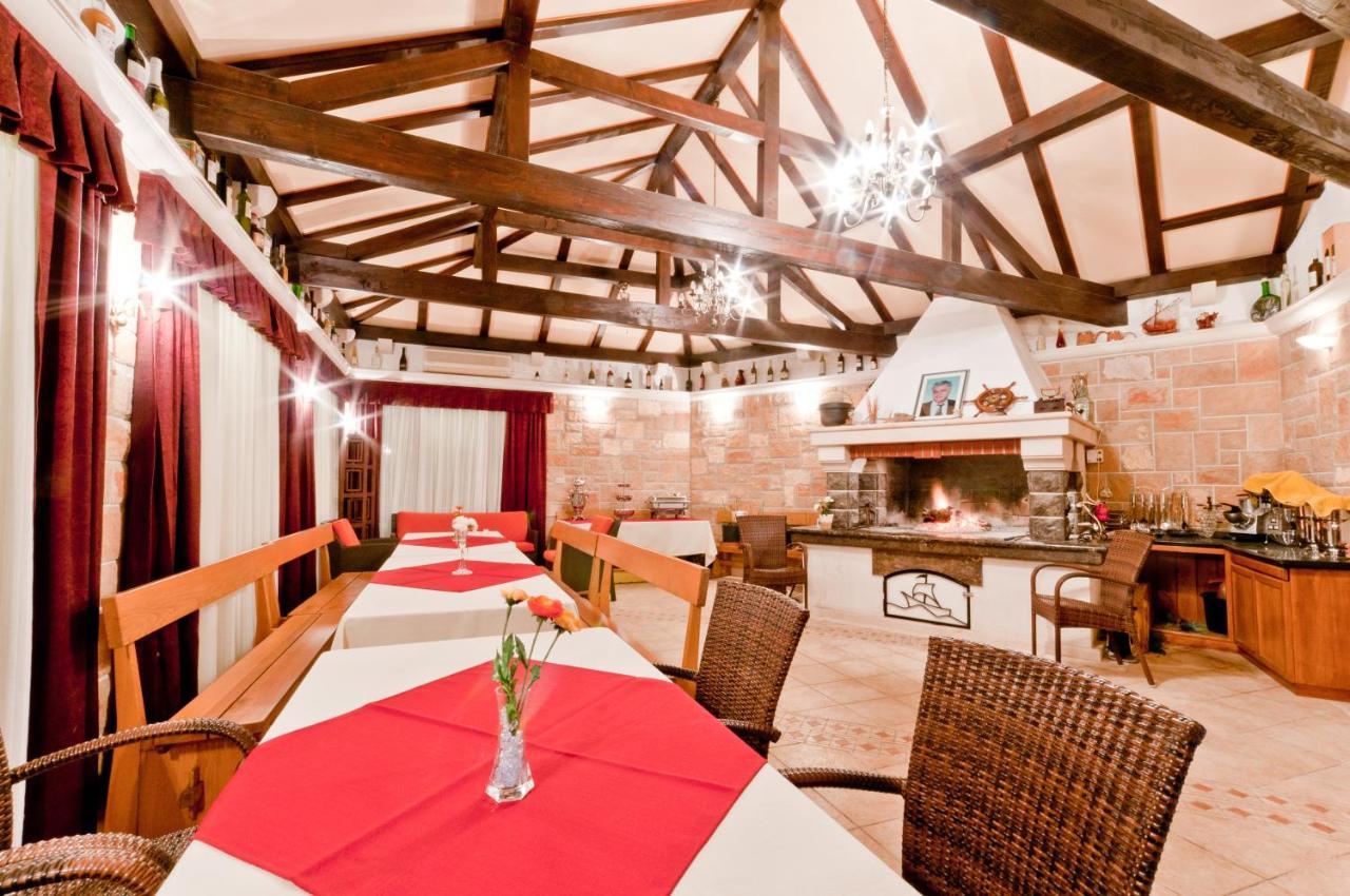 סומרטין Apartments Barba Petra Dvori מראה חיצוני תמונה