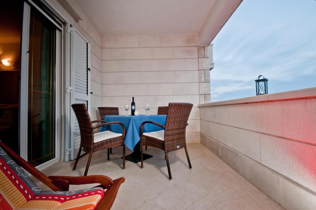 סומרטין Apartments Barba Petra Dvori מראה חיצוני תמונה