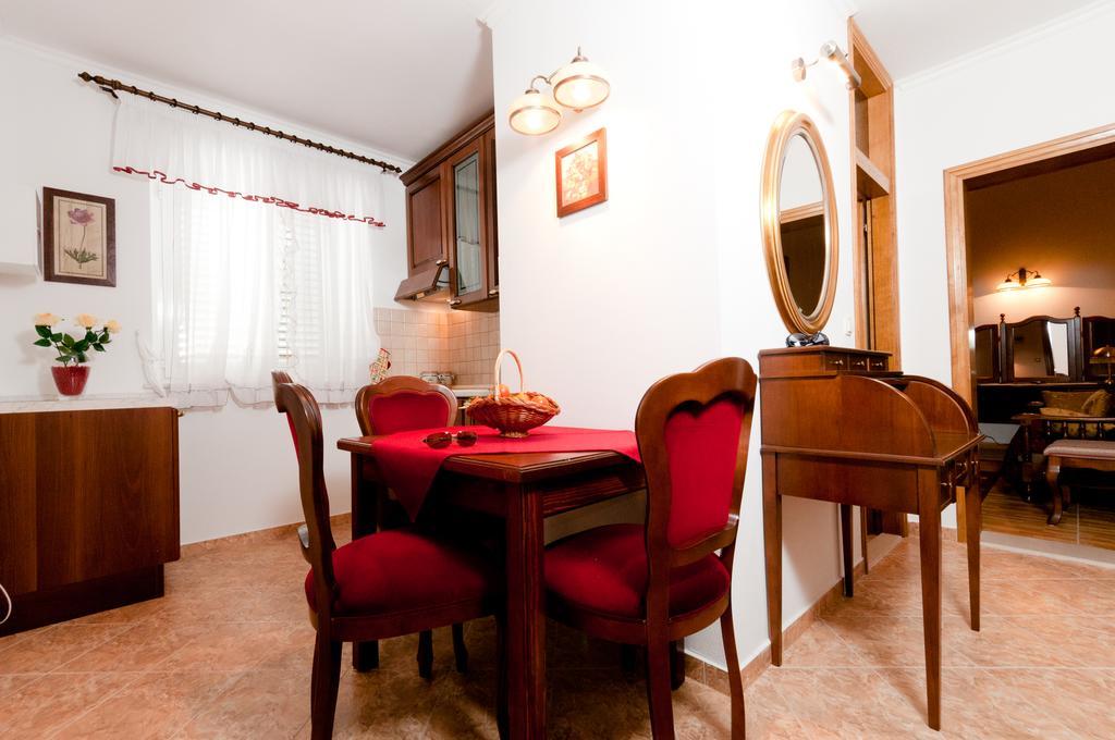 סומרטין Apartments Barba Petra Dvori מראה חיצוני תמונה