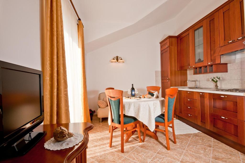 סומרטין Apartments Barba Petra Dvori חדר תמונה